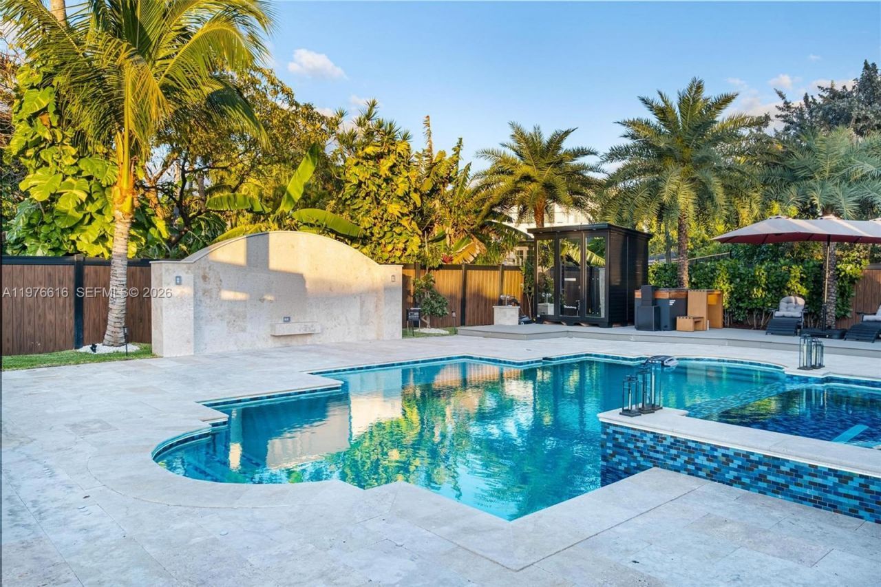 5135 Alton Rd, Miami Beach, FL 33140 Photo