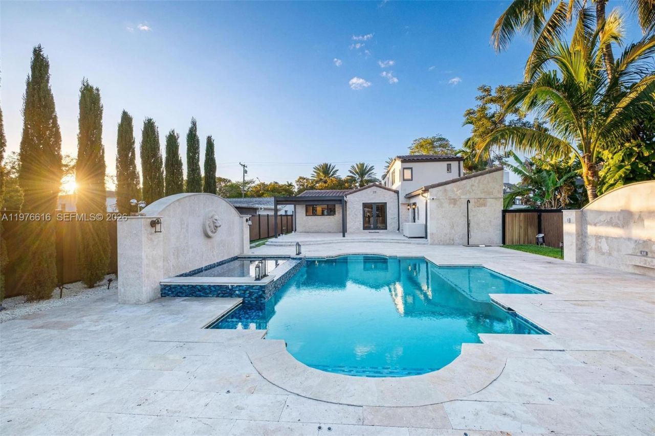 5135 Alton Rd, Miami Beach, FL 33140 Photo