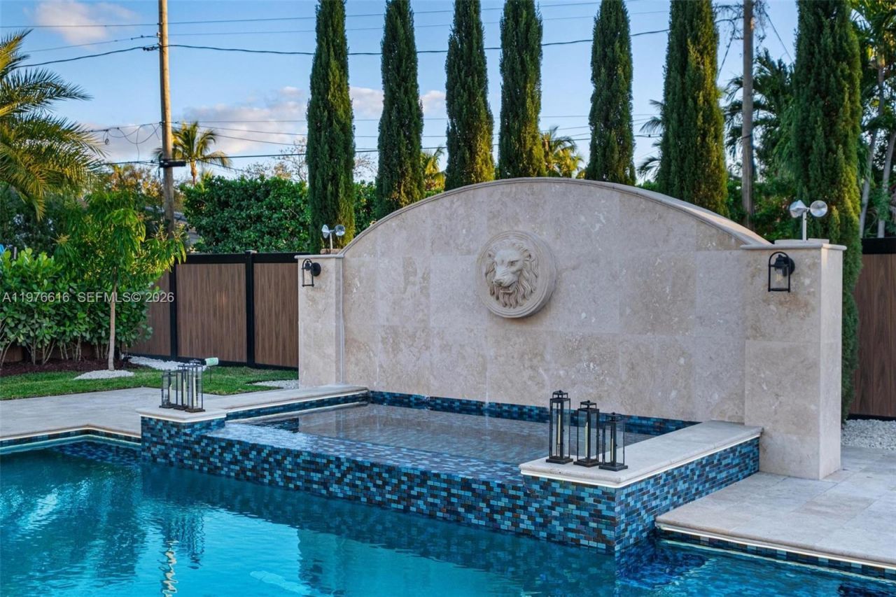 5135 Alton Rd, Miami Beach, FL 33140 Photo