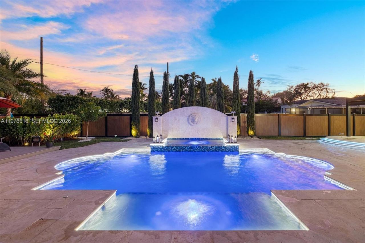 5135 Alton Rd, Miami Beach, FL 33140 Photo