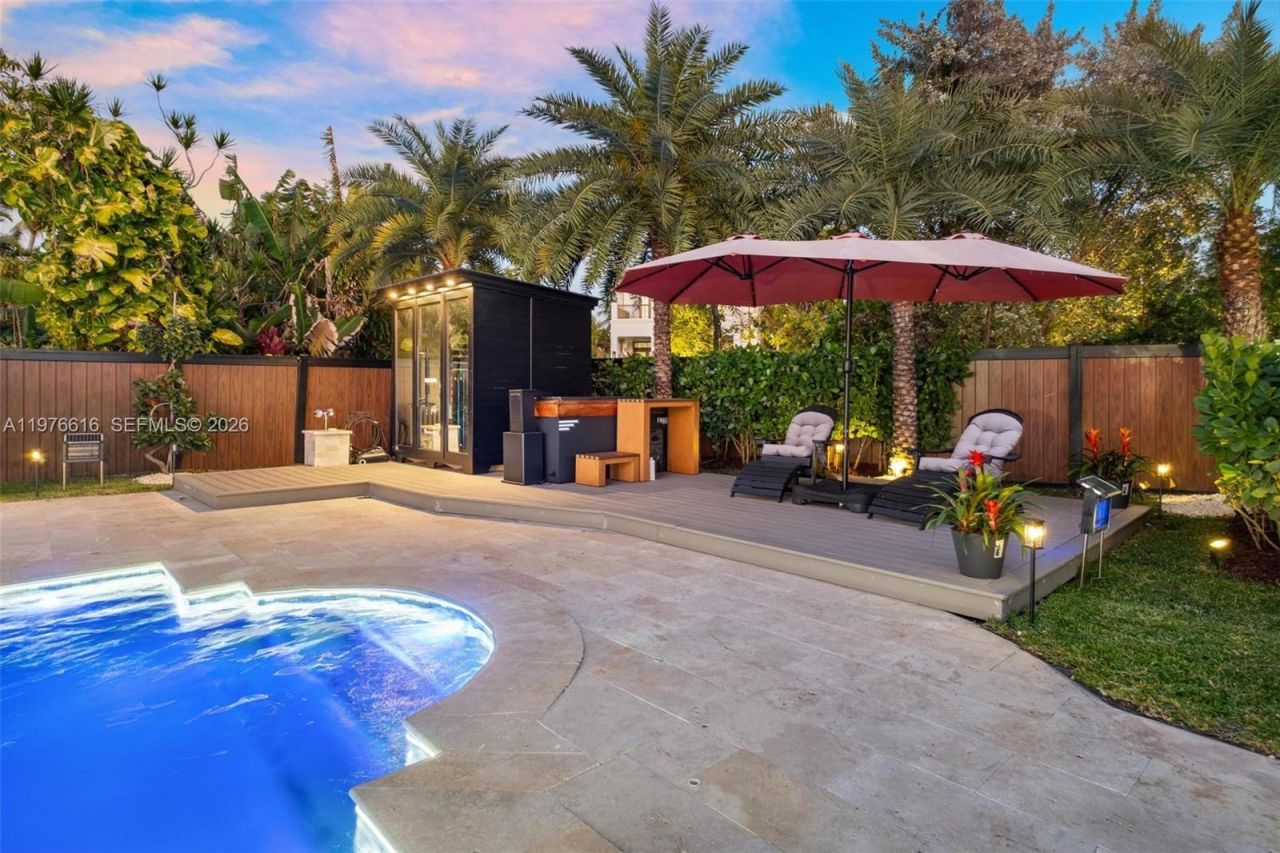 5135 Alton Rd, Miami Beach, FL 33140 Photo