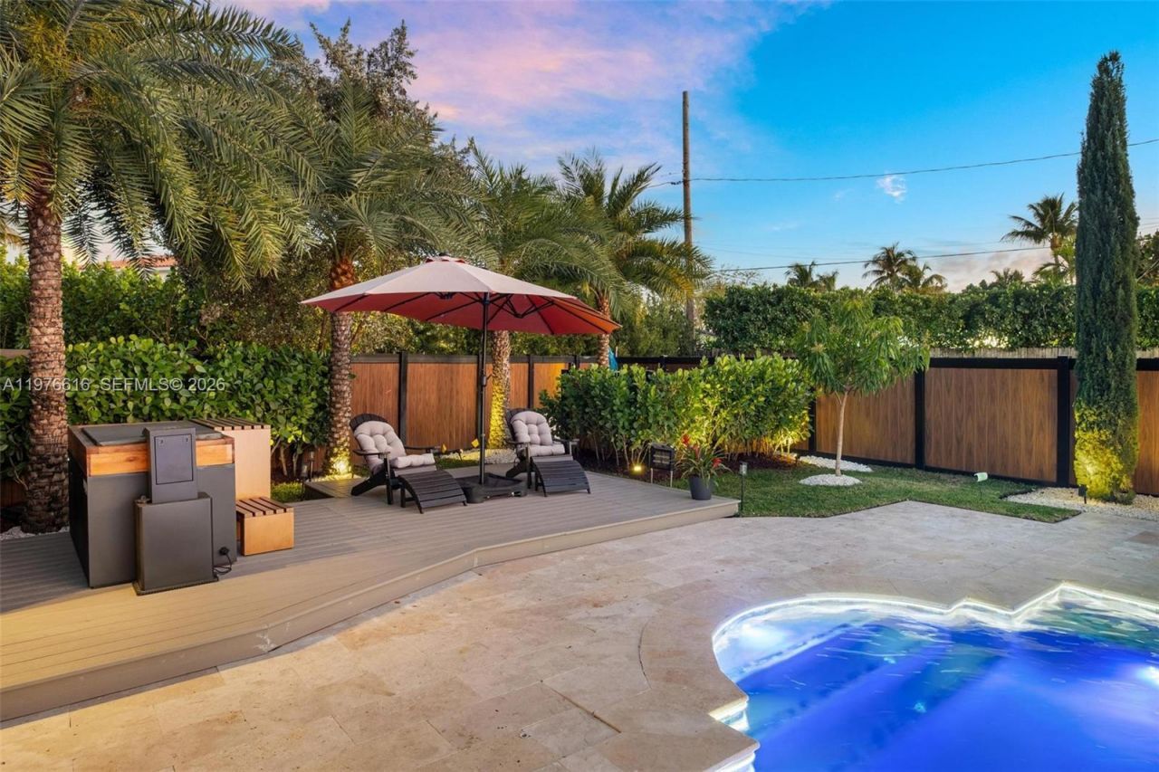 5135 Alton Rd, Miami Beach, FL 33140 Photo