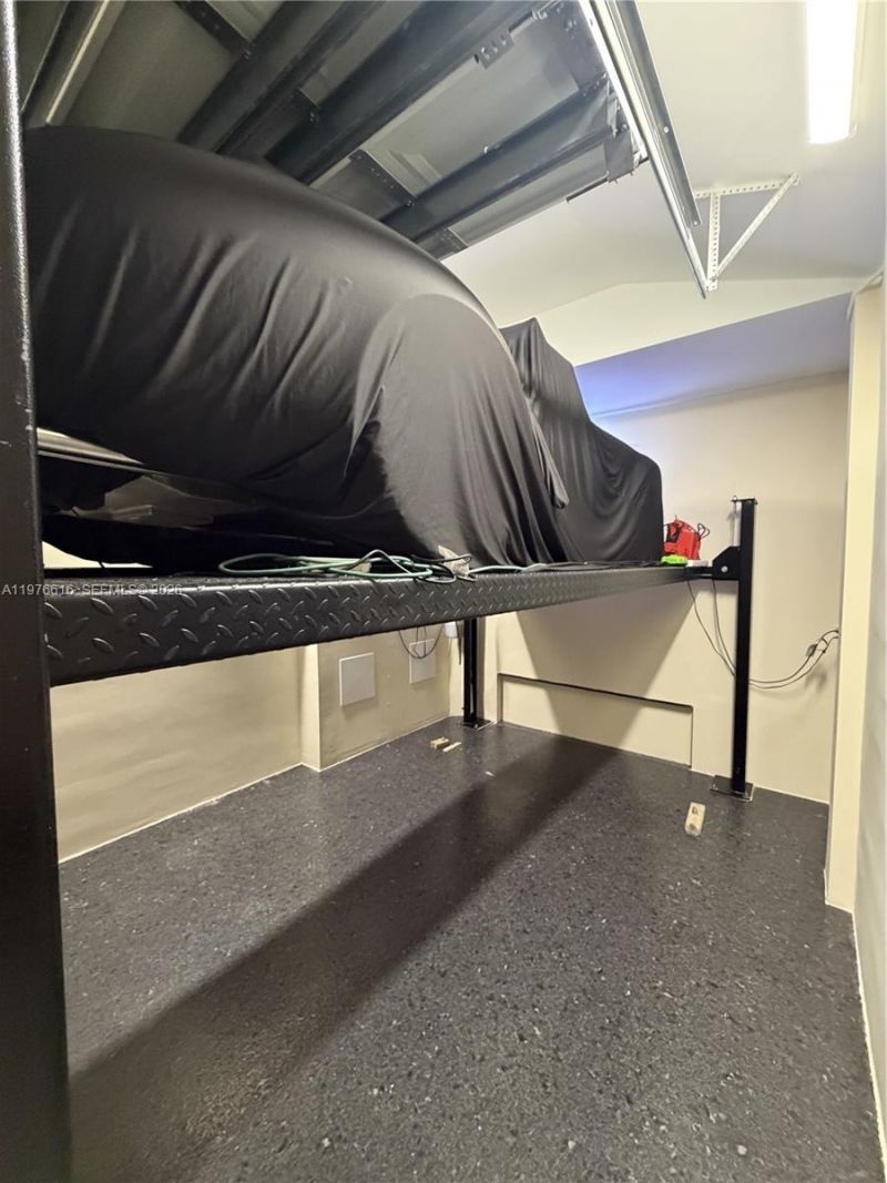 5135 Alton Rd, Miami Beach, FL 33140 Photo