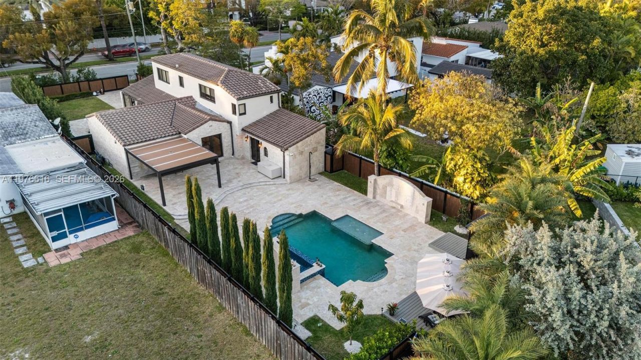 5135 Alton Rd, Miami Beach, FL 33140 Photo