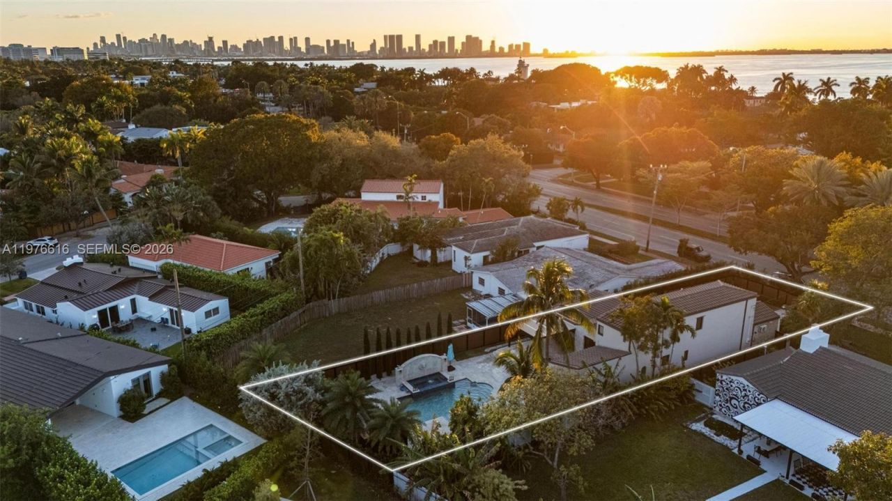 5135 Alton Rd, Miami Beach, FL 33140 Photo