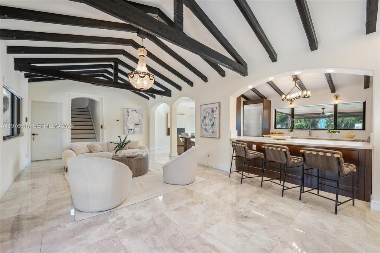 5135 Alton Rd, Miami Beach, FL 33140 Photo