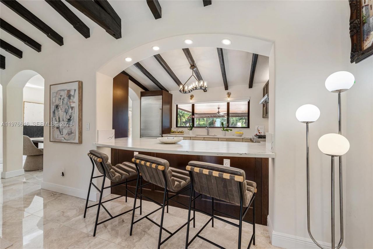 5135 Alton Rd, Miami Beach, FL 33140 Photo