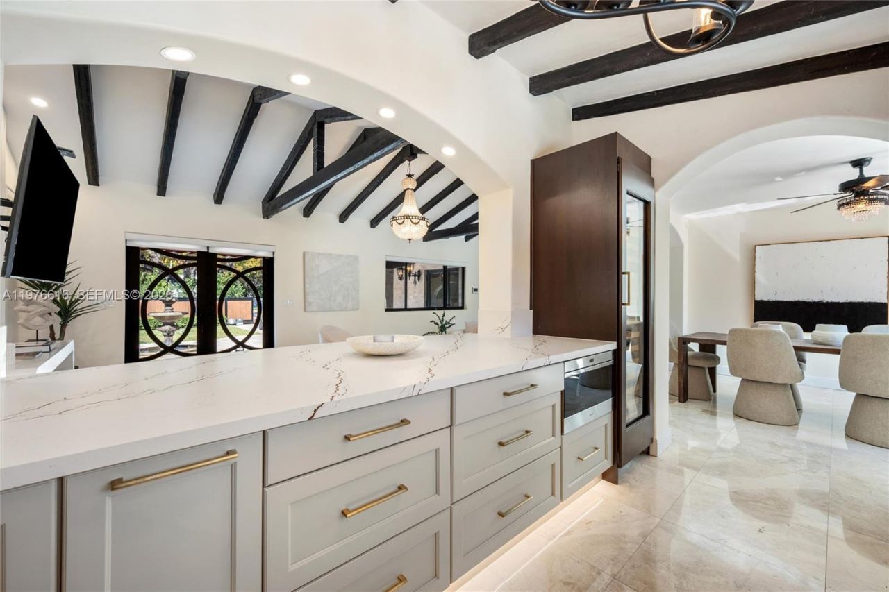 5135 Alton Rd, Miami Beach, FL 33140 Photo