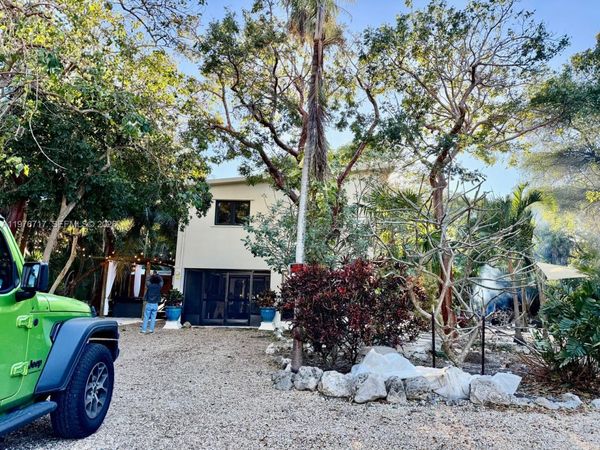 1615 Harbor Dr, Marathon, FL 33050