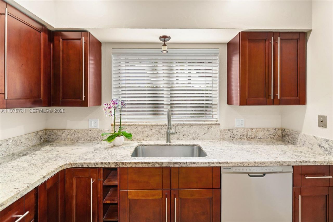 140 Santander Ave, Coral Gables, FL 33134 Photo