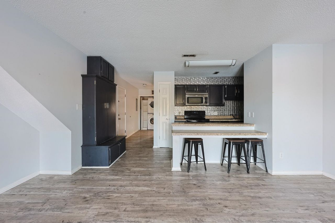 206 Double Eagle Dr. Photo 2