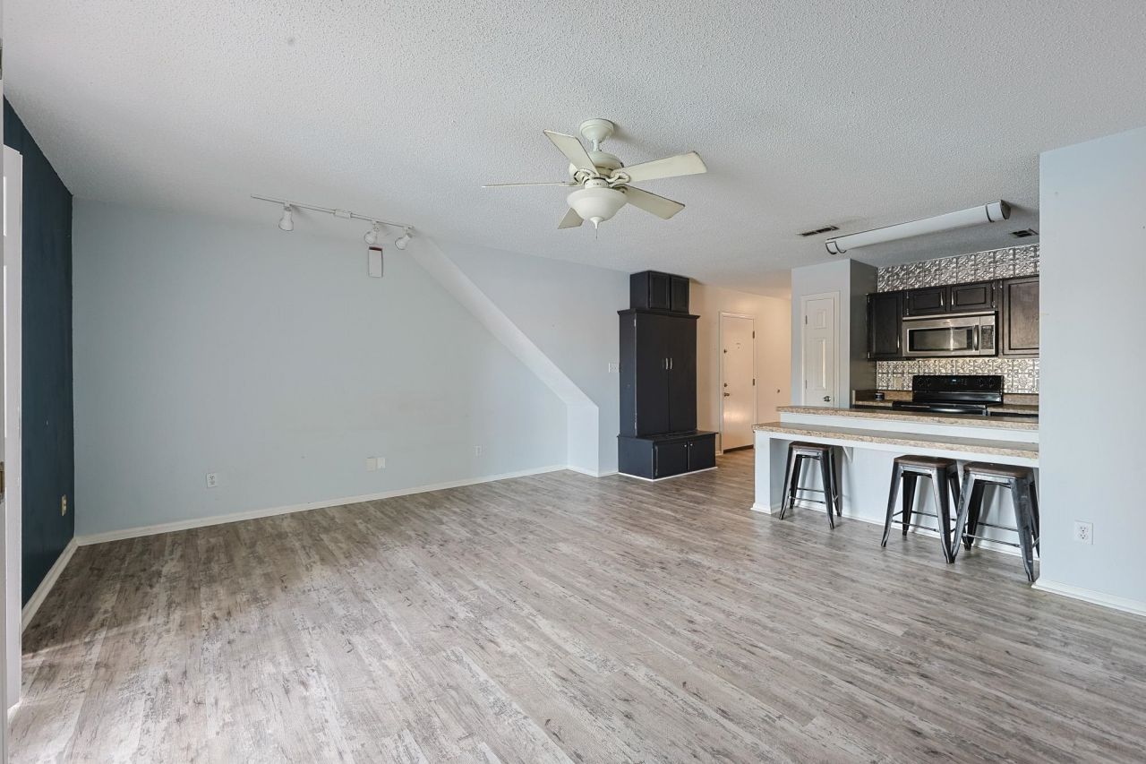 206 Double Eagle Dr. Photo 4