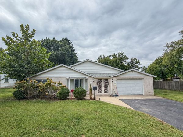 23 Greenridge Drive, Decatur, IL 62526