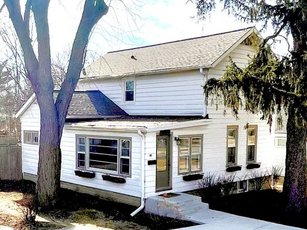 634 E 5th Avenue, Naperville, IL 60563