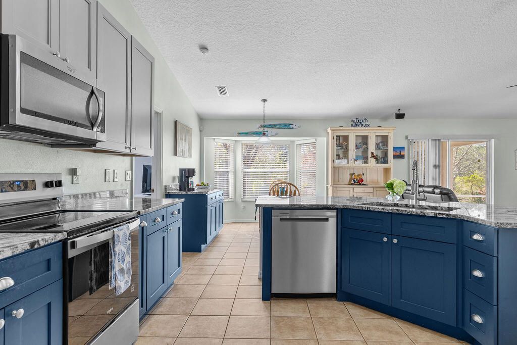 672 SW Paar Drive, Port Saint Lucie, FL 34953 Photo