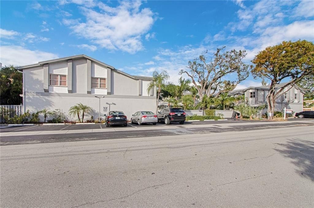801 SE 16th Court, Unit 14, Fort Lauderdale, FL 33316 Photo
