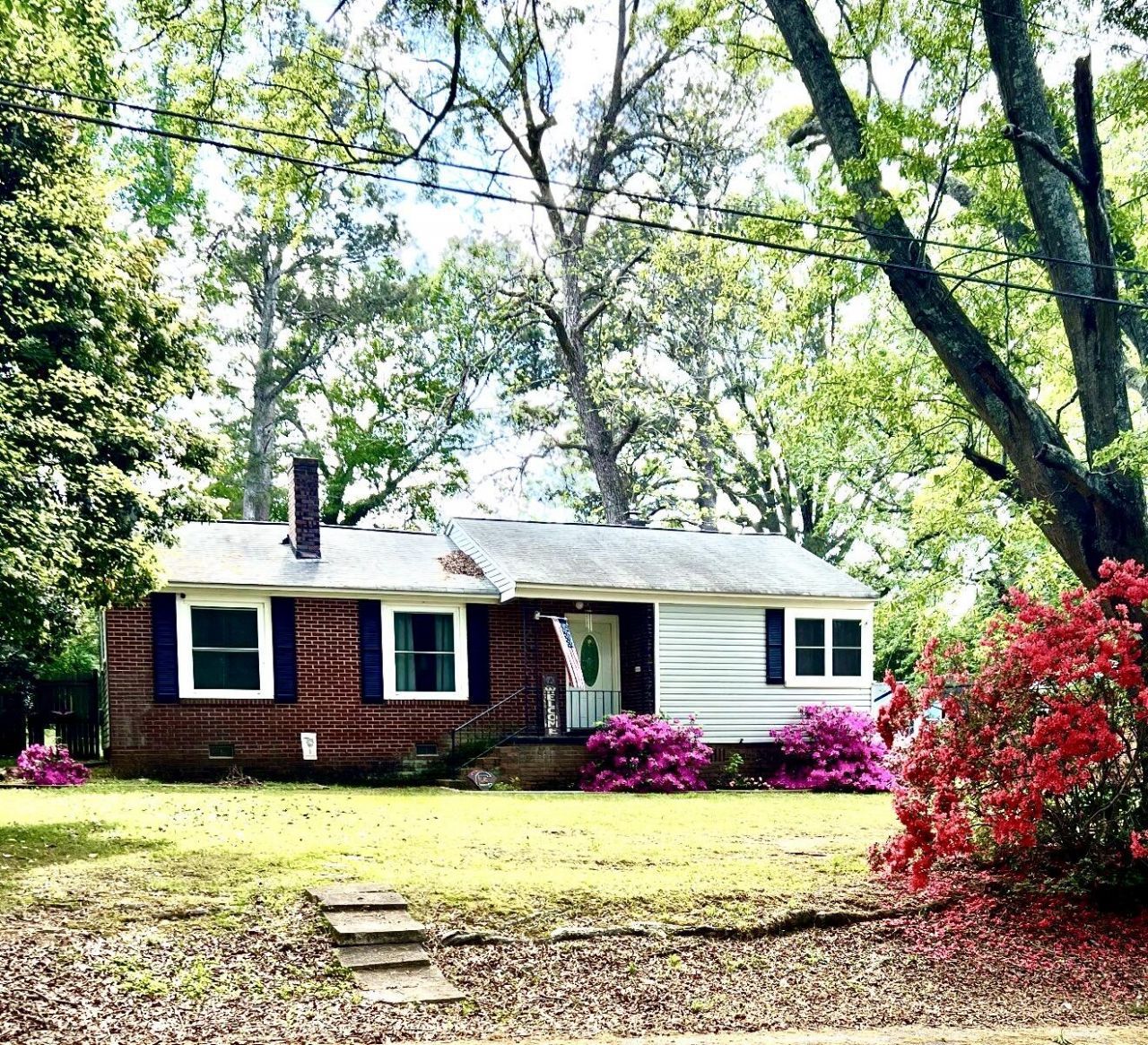 823 Sunset Drive, Greenwood, SC 29646 Main Photo