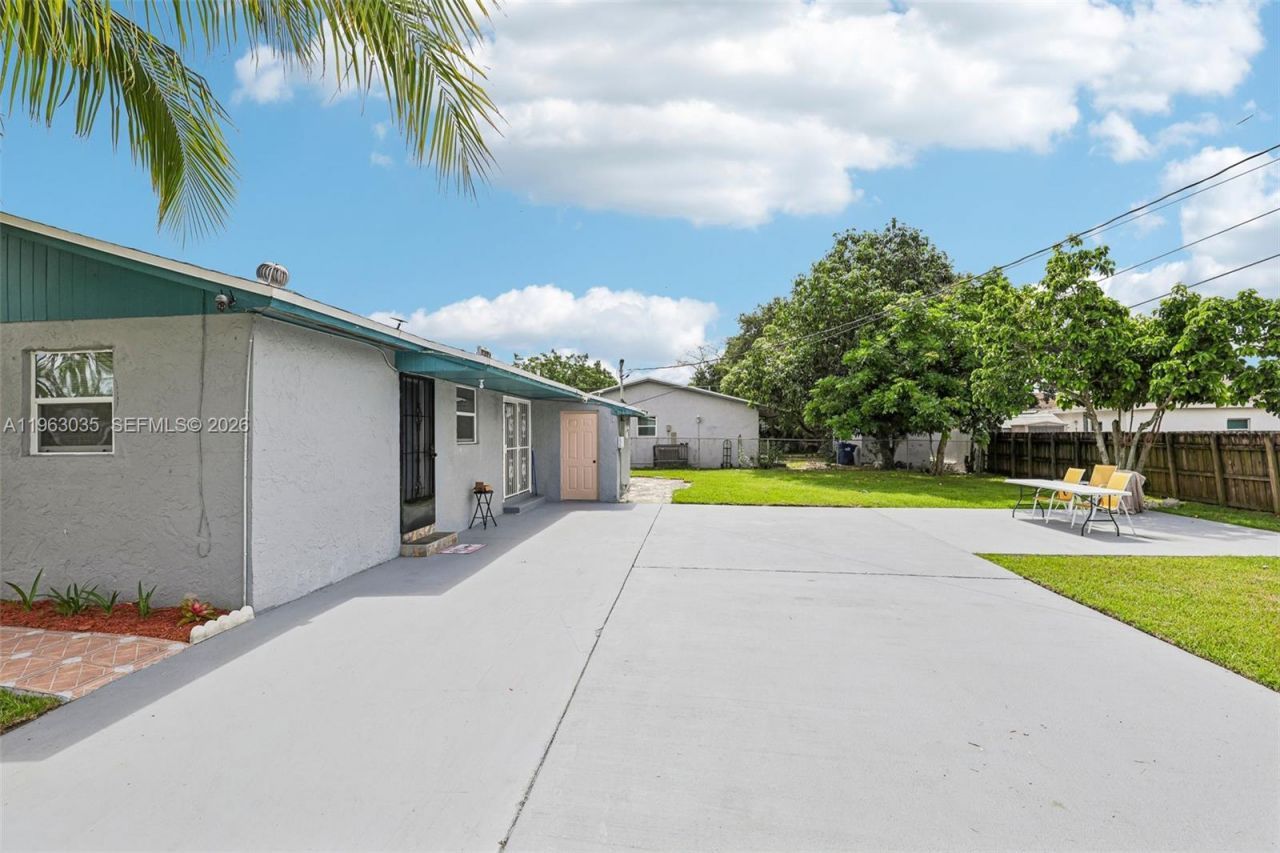 3398 NW 212th St, Miami Gardens, FL 33056 Photo