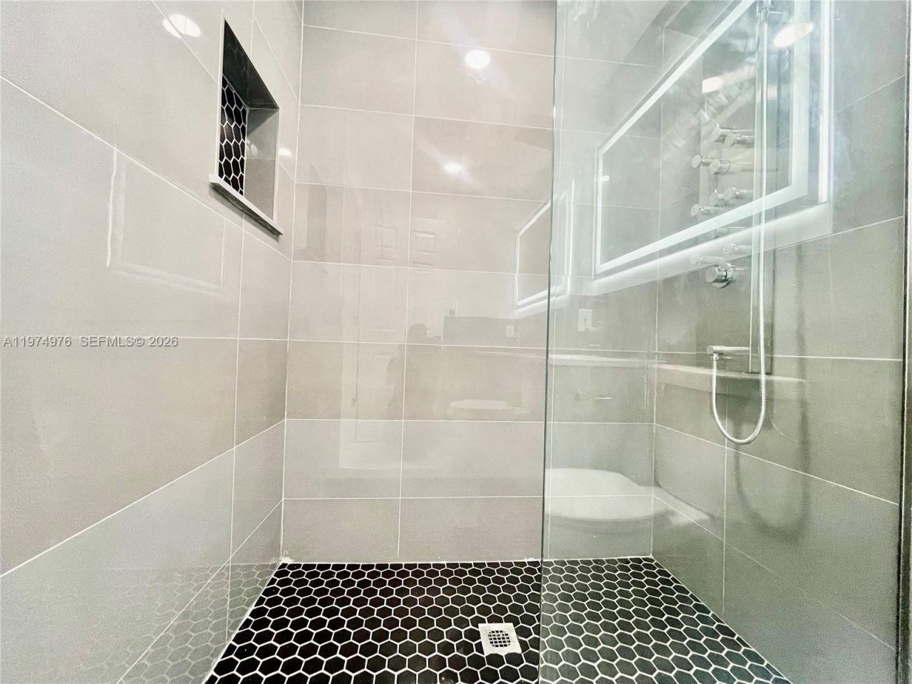 1649 NE 8th Ave , Fort Lauderdale, FL 33305 Photo