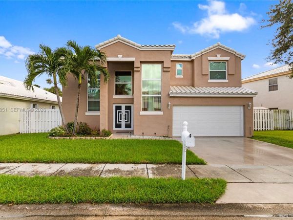 1071 SW 101st Ter, Pembroke Pines, FL 33025