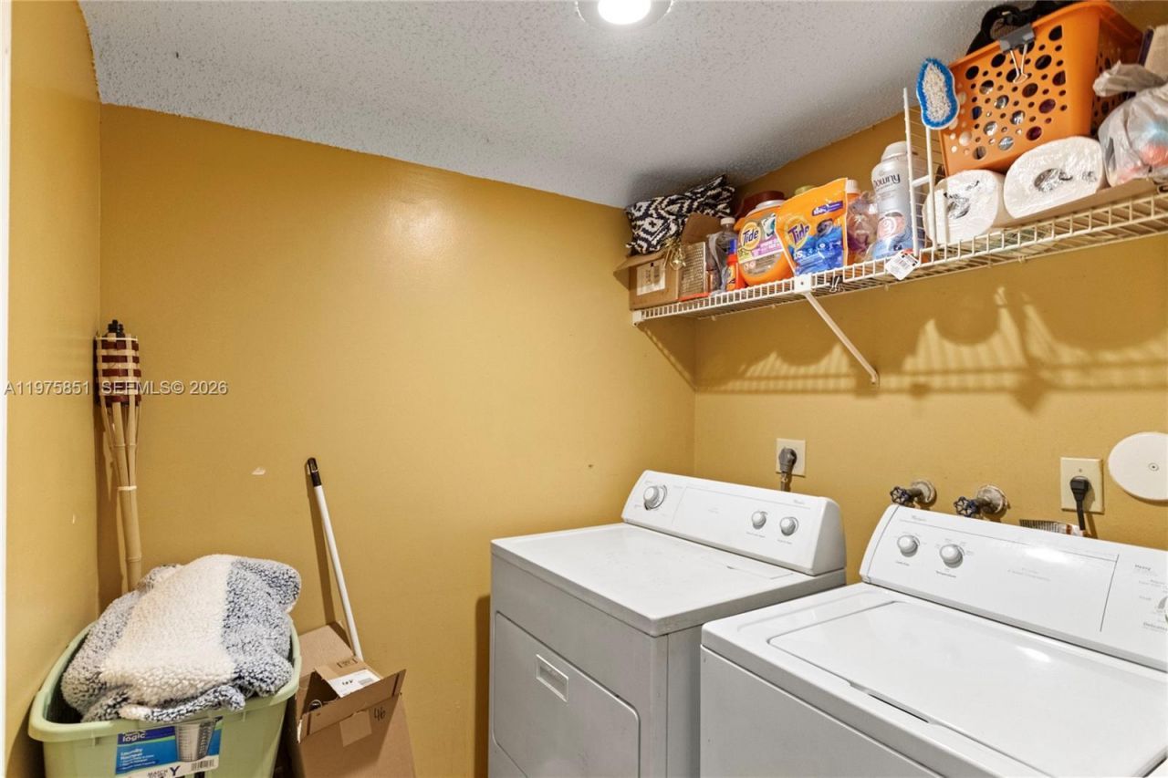 1071 SW 101st Ter, Pembroke Pines, FL 33025 Photo