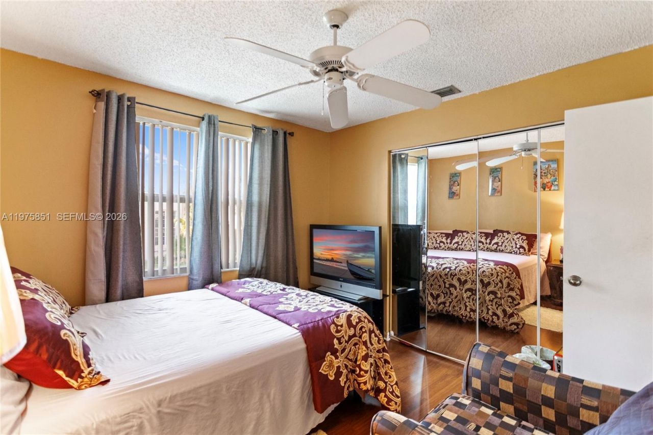 1071 SW 101st Ter, Pembroke Pines, FL 33025 Photo