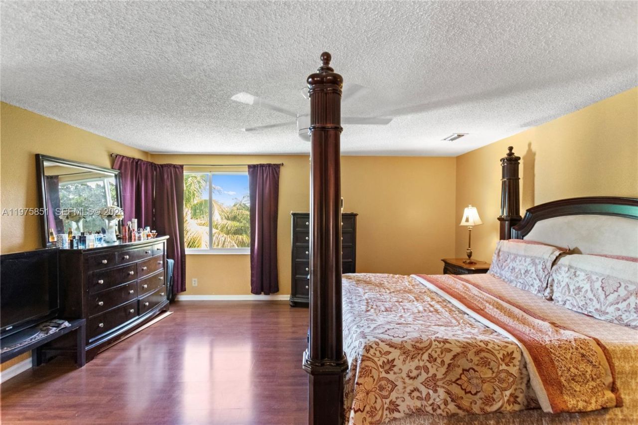 1071 SW 101st Ter, Pembroke Pines, FL 33025 Photo