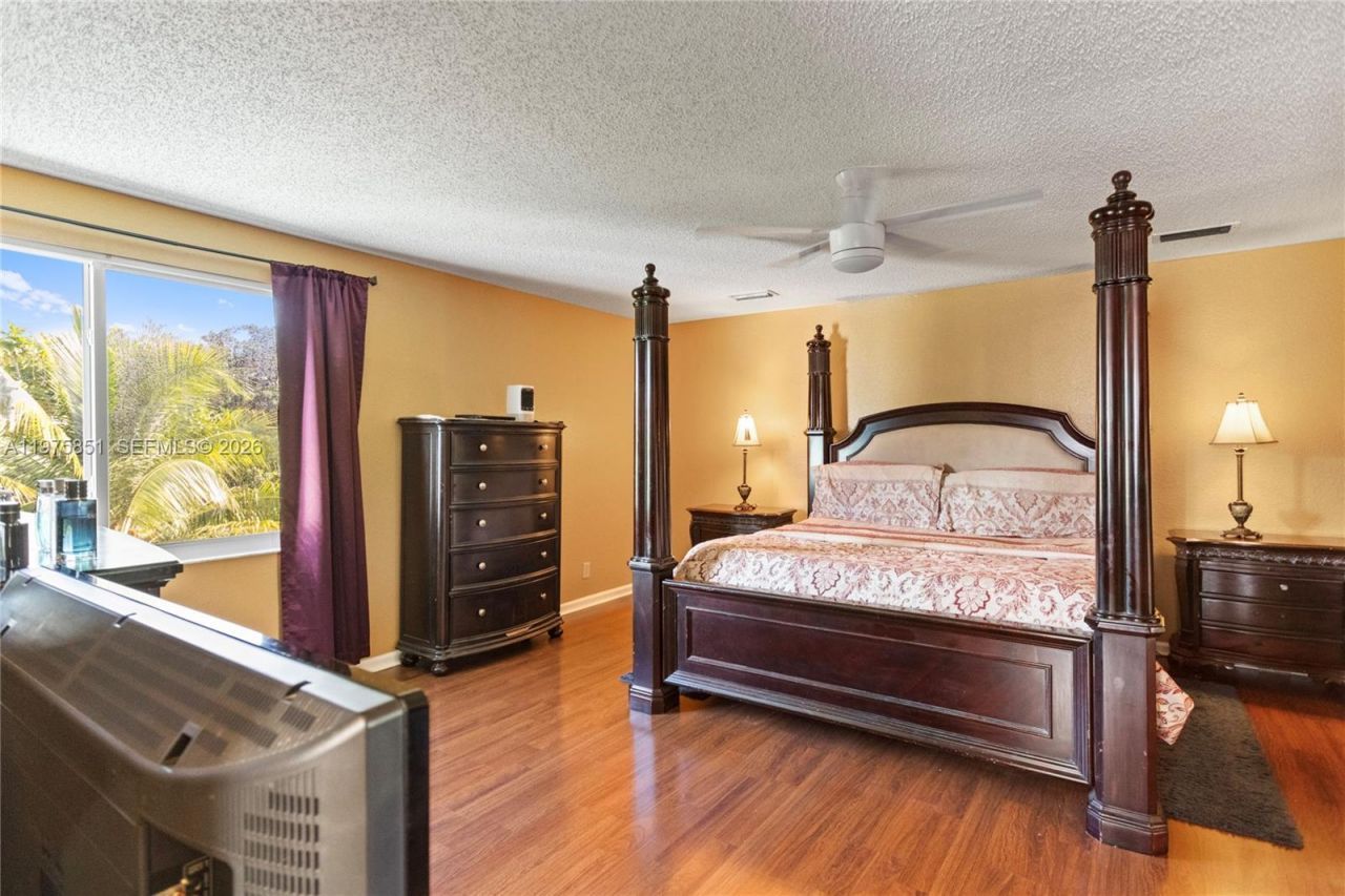 1071 SW 101st Ter, Pembroke Pines, FL 33025 Photo