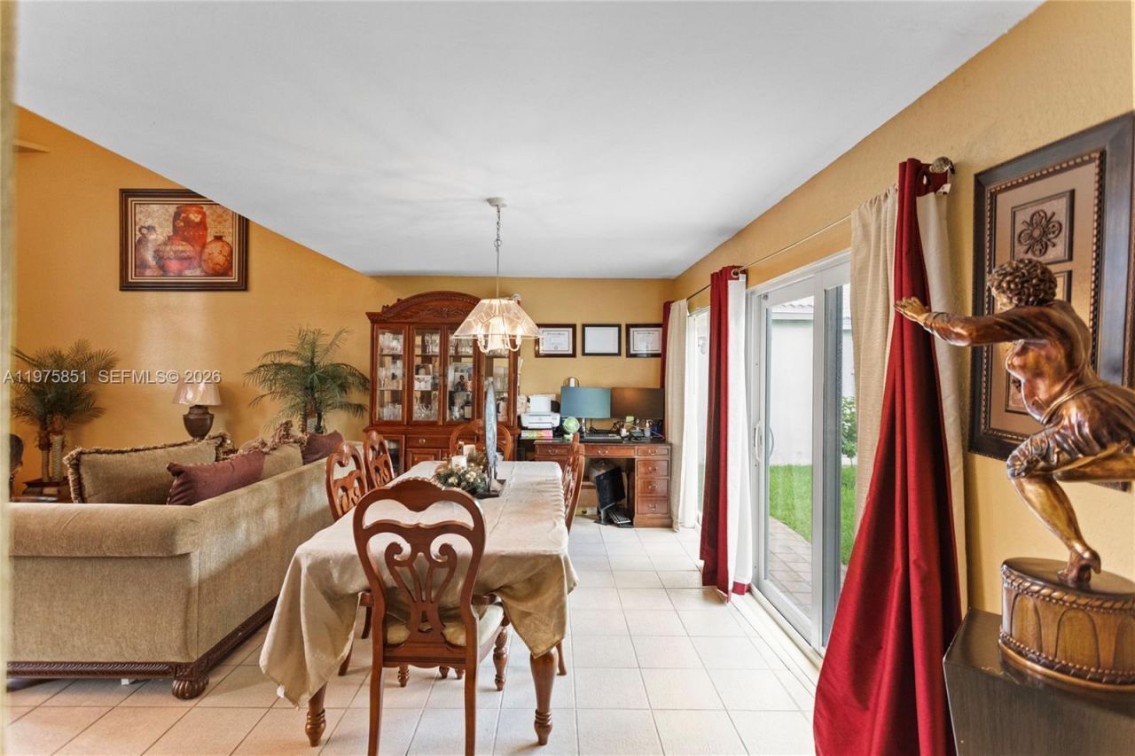 1071 SW 101st Ter, Pembroke Pines, FL 33025 Photo