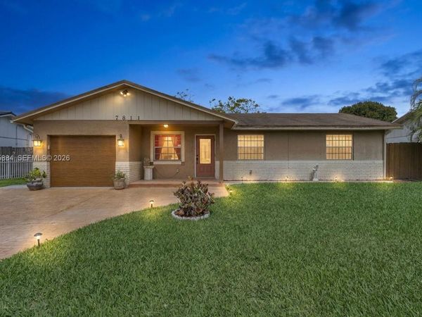 7811 NW 47th St , Lauderhill, FL 33351