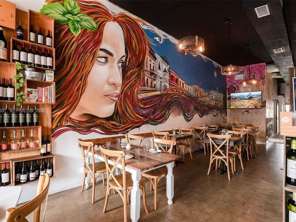 653 NE 125th St , North Miami, FL 33161