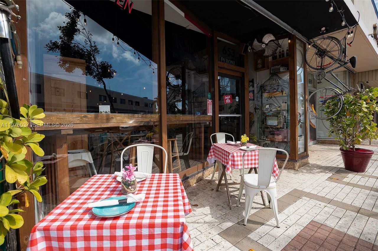 653 NE 125th St , North Miami, FL 33161 Photo