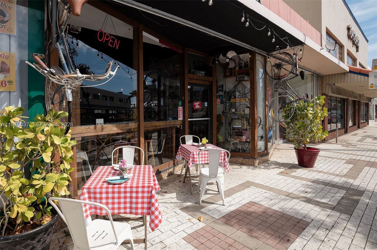 653 NE 125th St , North Miami, FL 33161 Photo