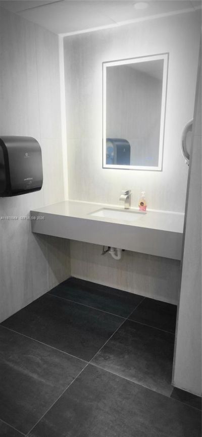 3140 S Ocean Dr, Unit 1103, Hallandale Beach, FL 33009 Photo