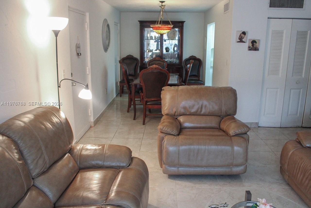 10818 N Kendall Dr , Unit R25, Miami, FL 33176 Photo