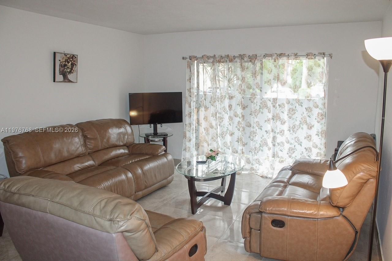 10818 N Kendall Dr , Unit R25, Miami, FL 33176 Photo