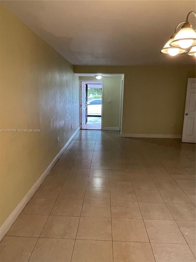 1024 W 79th St , Unit 1024, Hialeah, FL 33014 Photo