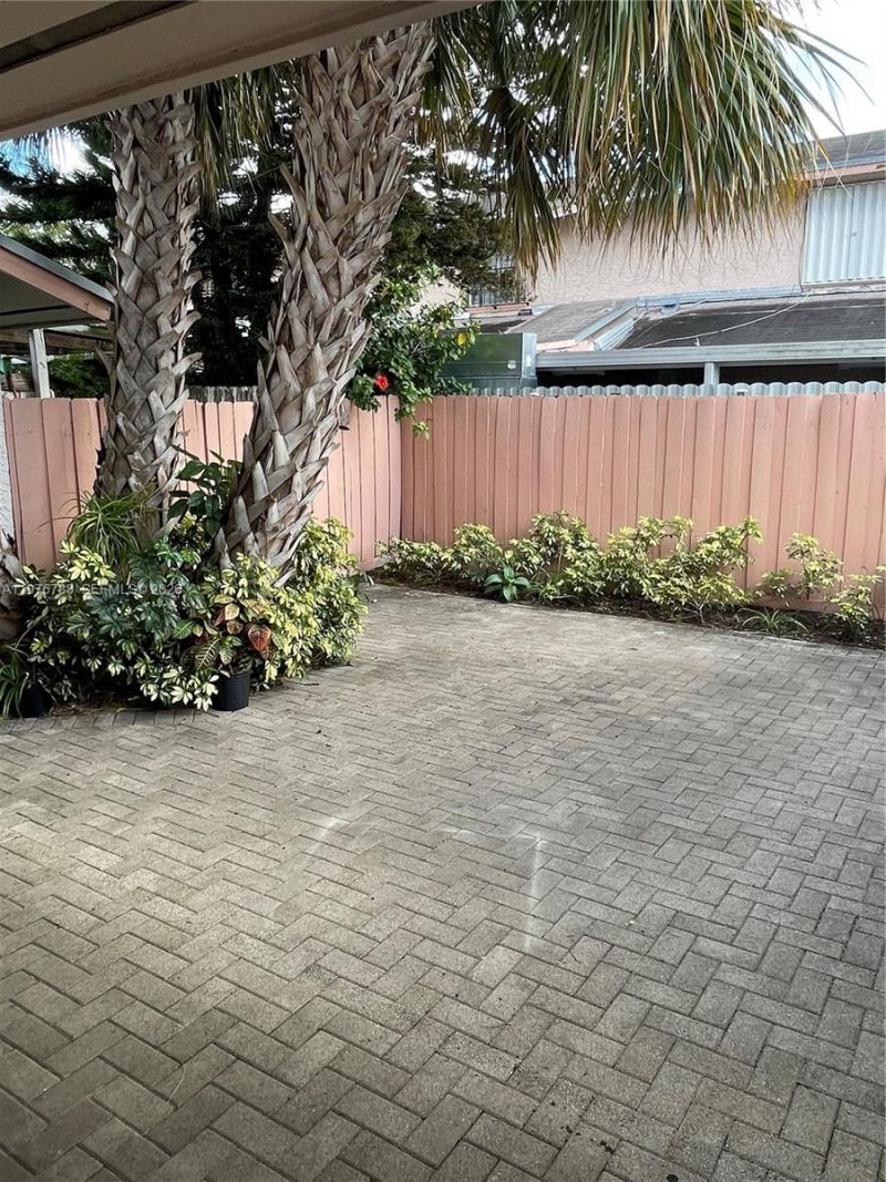 1024 W 79th St , Unit 1024, Hialeah, FL 33014 Photo