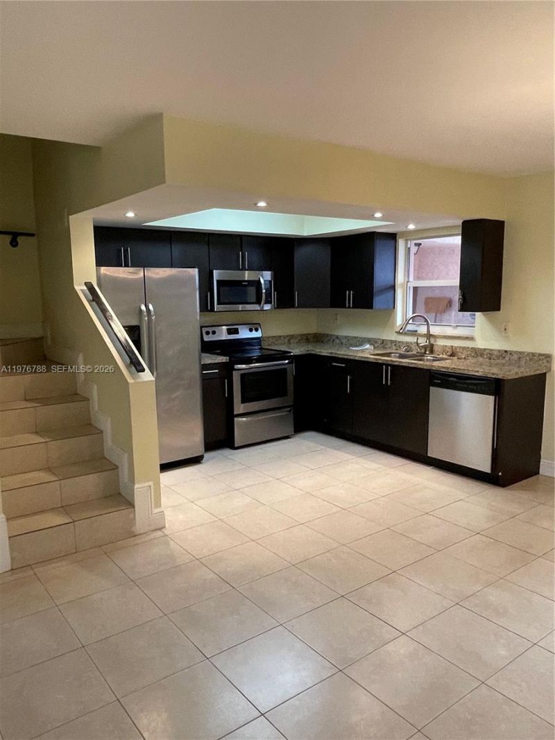 1024 W 79th St , Unit 1024, Hialeah, FL 33014 Photo