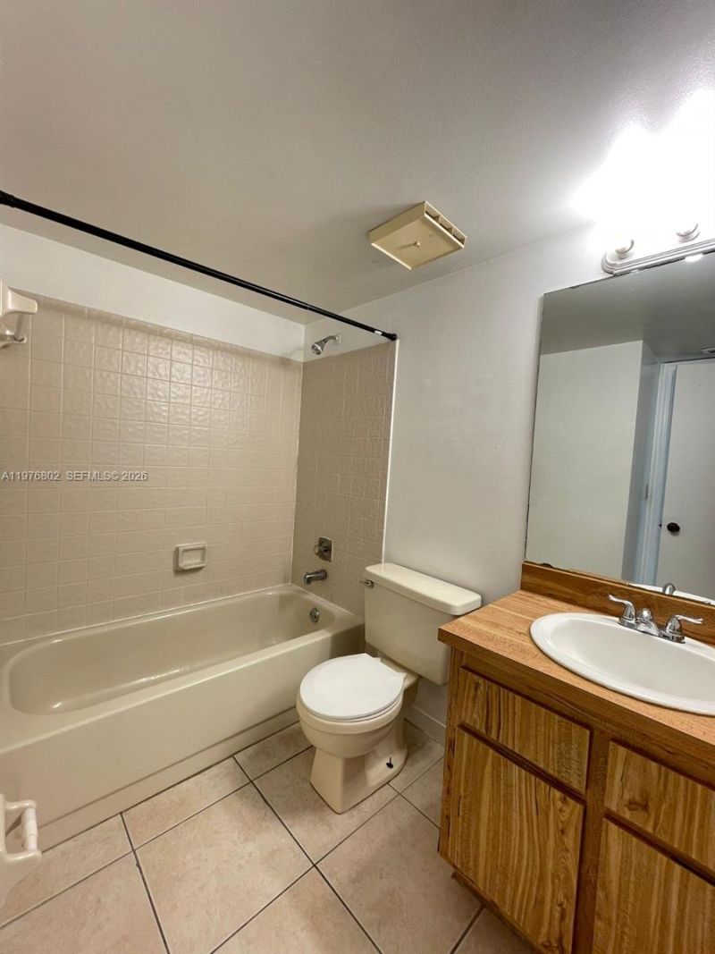 10204 Twin Lakes Dr, Unit 14-H, Coral Springs, FL 33071 Photo