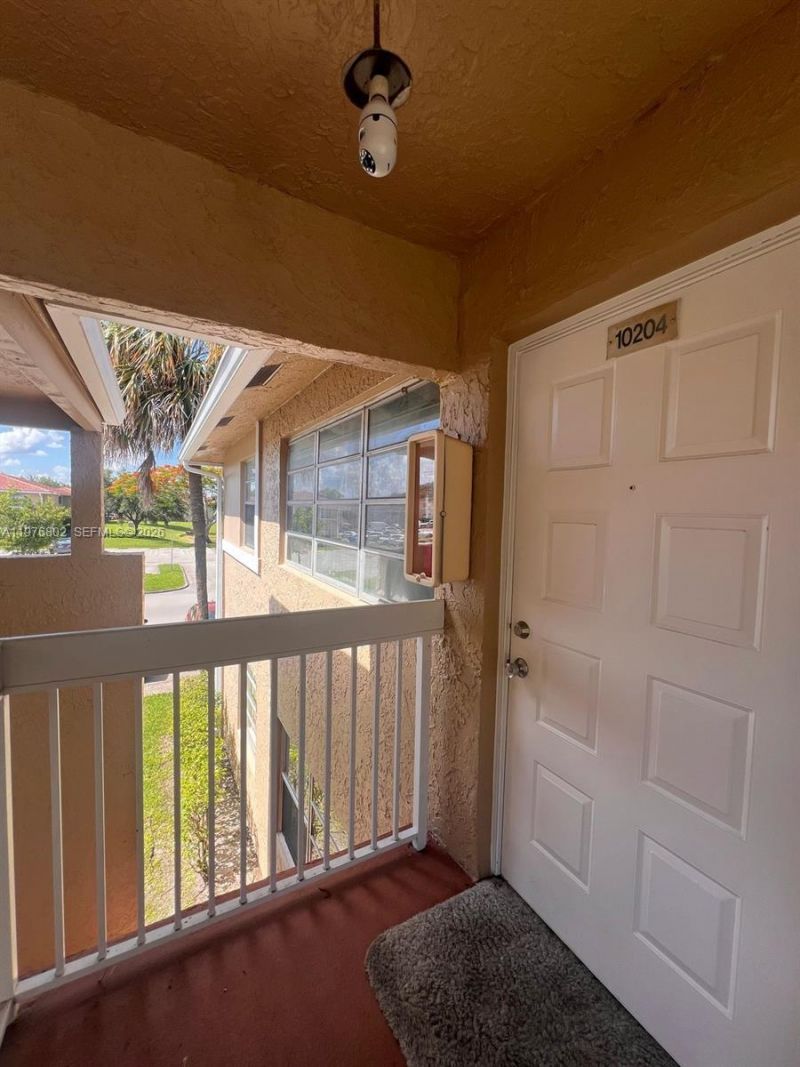 10204 Twin Lakes Dr, Unit 14-H, Coral Springs, FL 33071 Photo