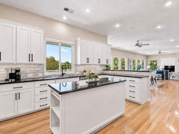 209 Overlook CT, Georgetown, TX 78628