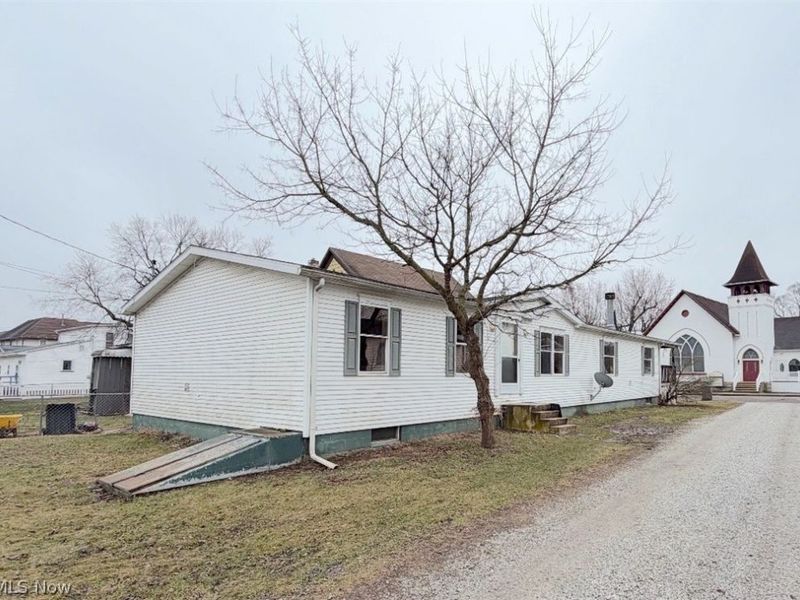 527 W 3rd Street , Uhrichsville, OH 44683 Photo 1