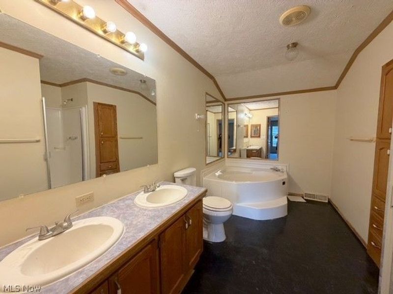 527 W 3rd Street , Uhrichsville, OH 44683 Photo 12