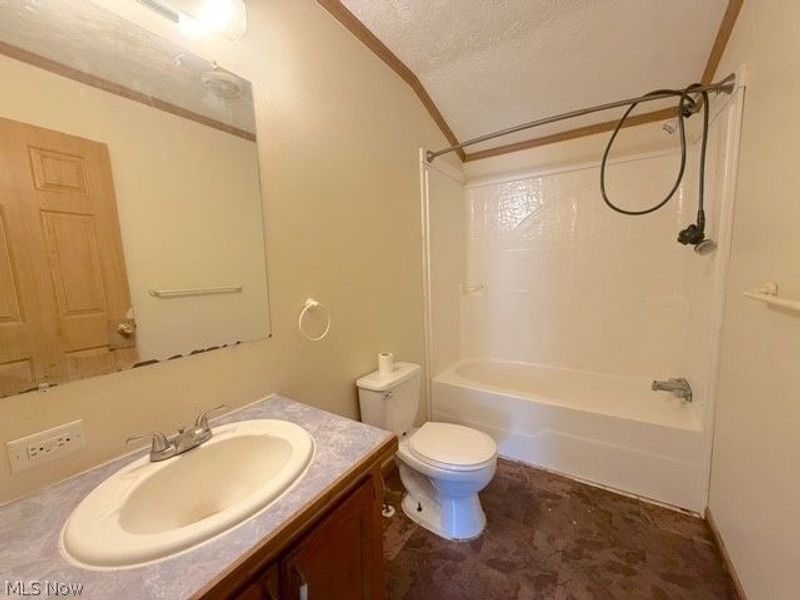 527 W 3rd Street , Uhrichsville, OH 44683 Photo 15