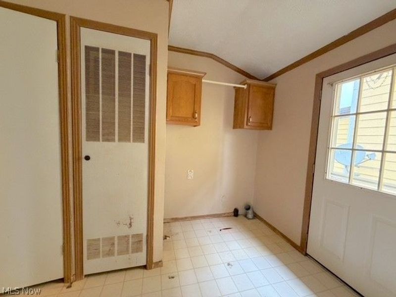 527 W 3rd Street , Uhrichsville, OH 44683 Photo 17