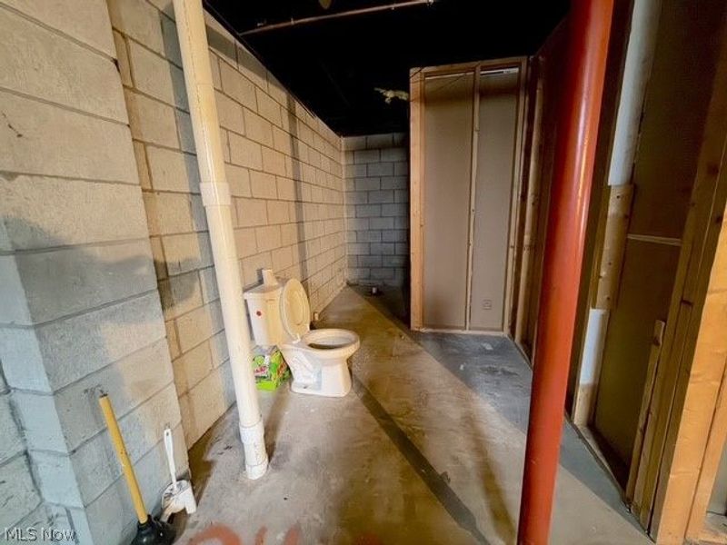 527 W 3rd Street , Uhrichsville, OH 44683 Photo 19