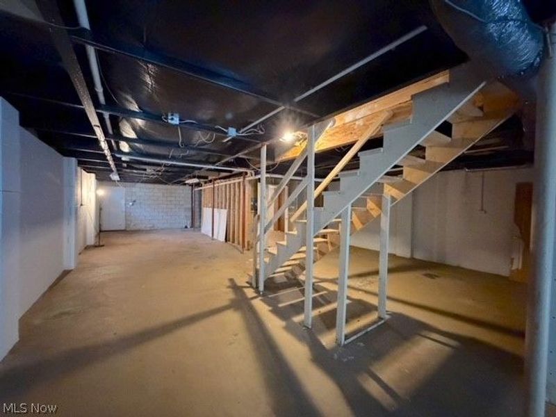 527 W 3rd Street , Uhrichsville, OH 44683 Photo 20