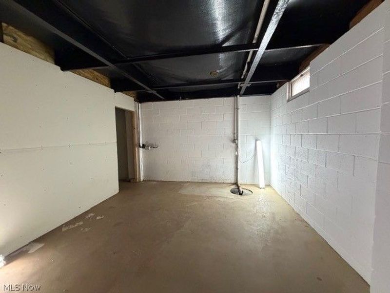 527 W 3rd Street , Uhrichsville, OH 44683 Photo 21