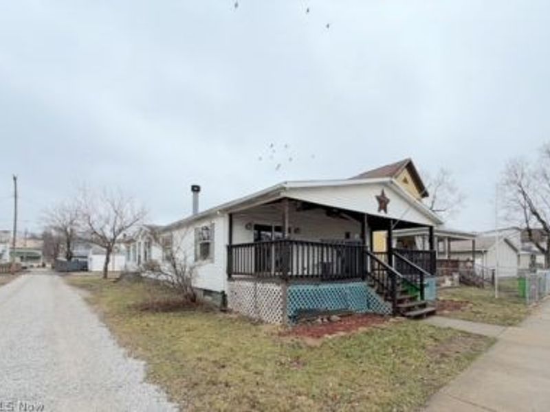 527 W 3rd Street , Uhrichsville, OH 44683 Photo 24